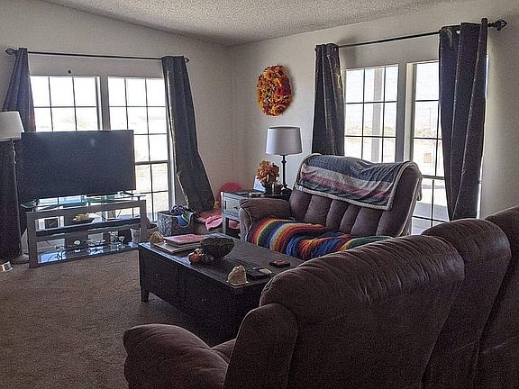 3rd image of 782 W Crescent Dr