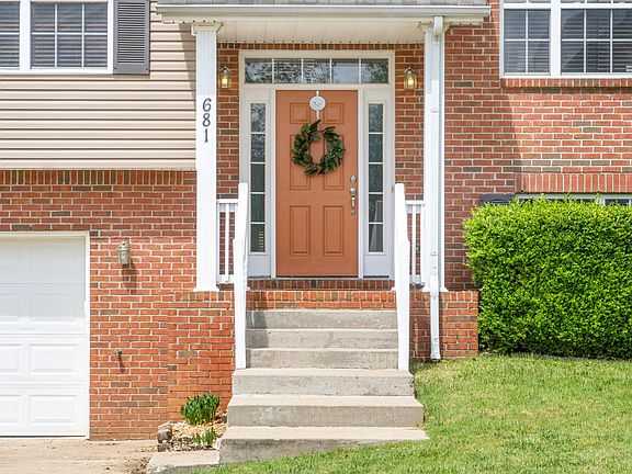 3rd image of 681 Winding Bluff Way