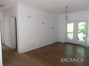 4th image of 726 Halsbury Ave