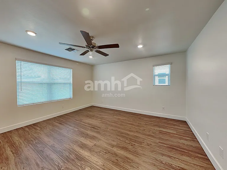 678 W Laredo Ave — Photo 7