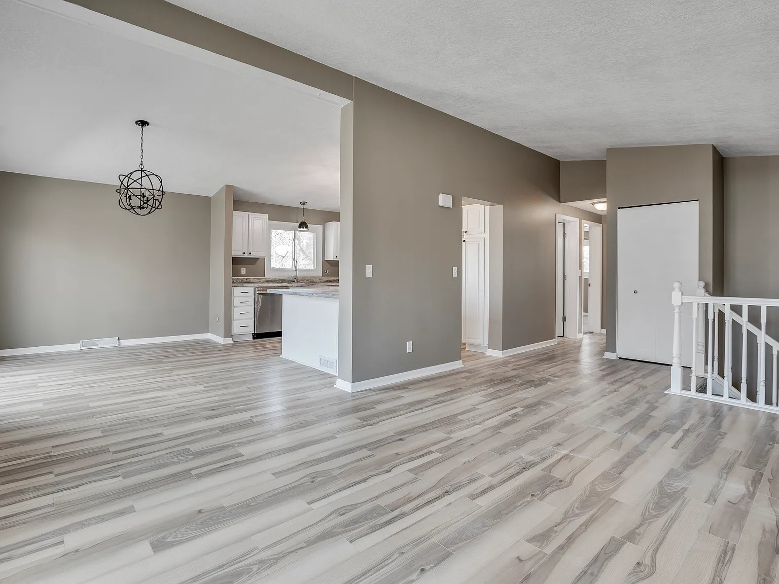 5 bed, 1950 sqft, $3,195 — Photo 2