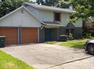 109 Elmwood St, Huntsville, TX 77320