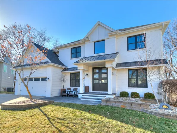 8321 Talbot Pl, Johnston, IA 50131