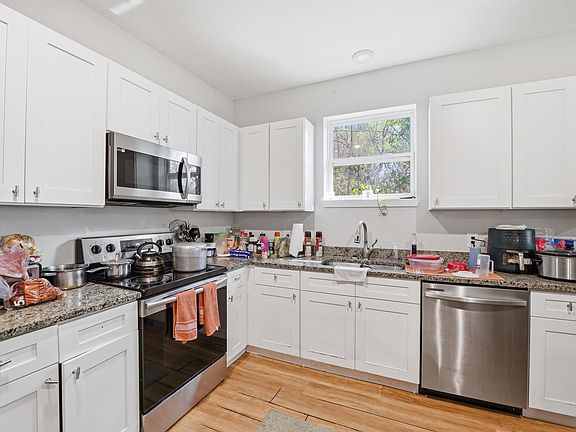 5th image of 820 N Saint Johns St