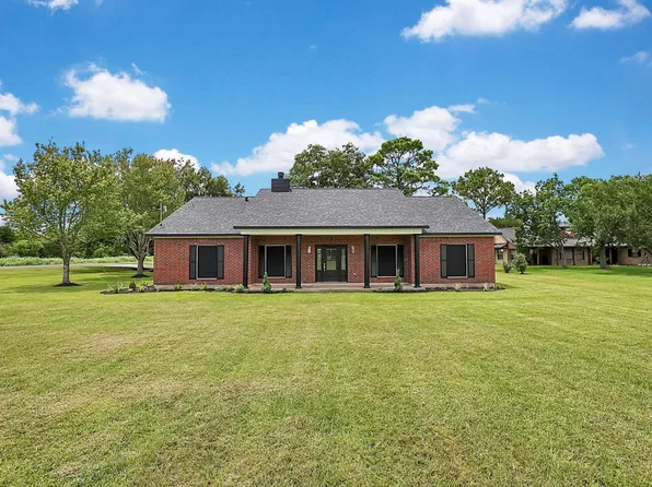 15415 Skyhawk Ln, Beach City, TX 77523