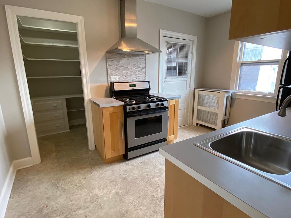 Modern Kitchen with tons of storage!
