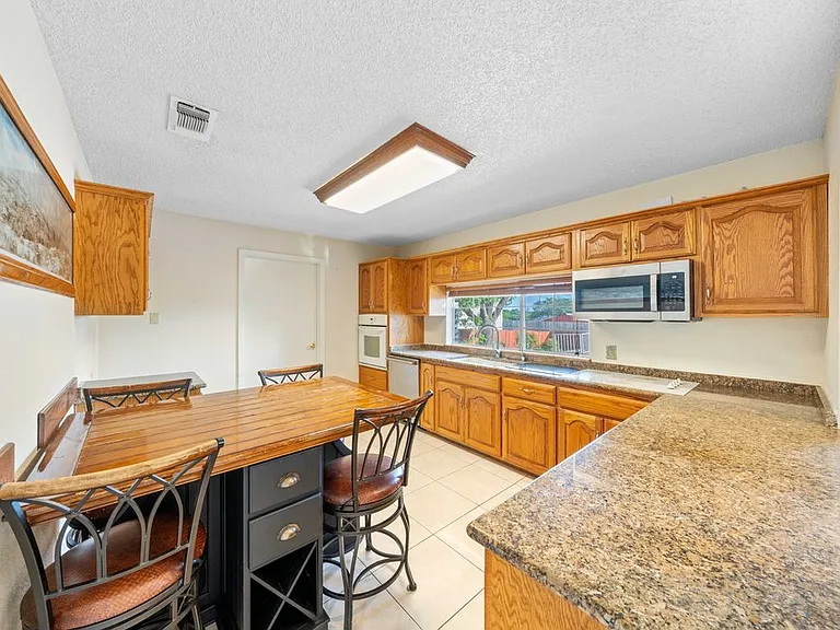 6323 Forest Bnd — Photo 12