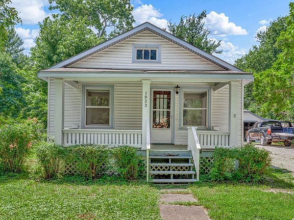 2nd image of 1923 Barker Ave