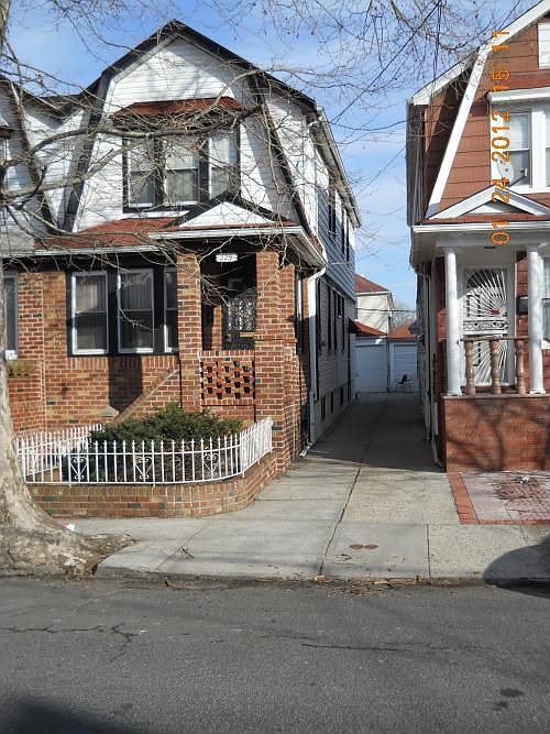 2nd image of 729 E 45th St