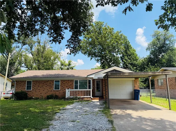 837 S Cherry St, Siloam Springs, AR 72761