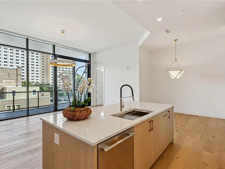 2425 Peachtree Rd NE #403 — Photo 9