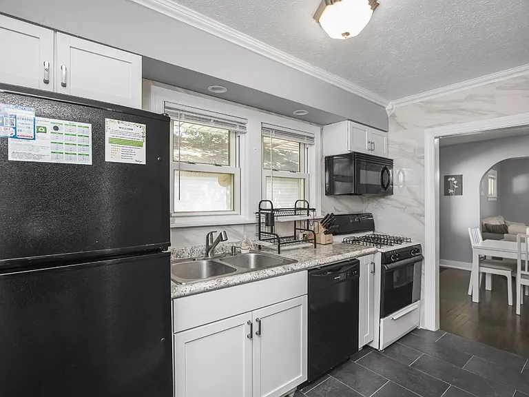 1342 Miner St — Photo 10