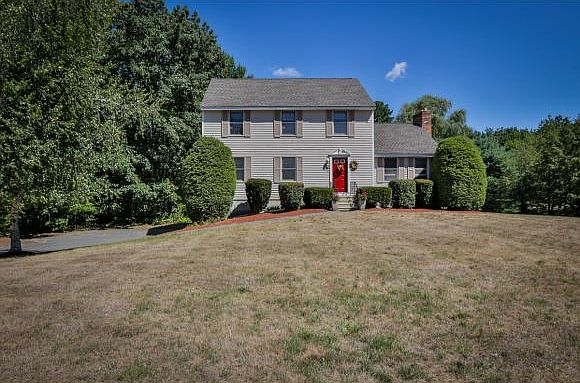 1st image of 10 Copperfield Ln