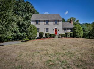 10 Copperfield Ln, Londonderry, NH 03053