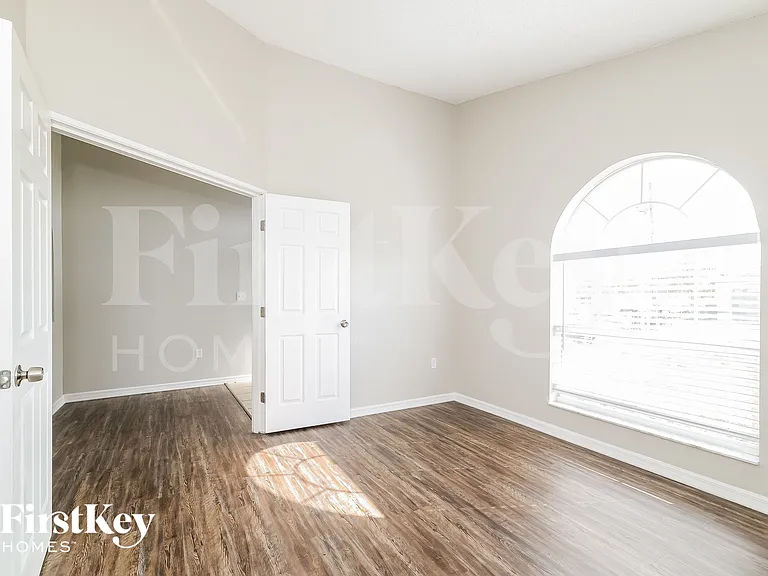 984 Alsace Dr — Photo 7