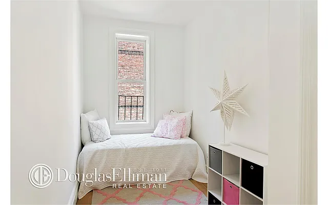 Sold by Douglas Elliman | media 19
