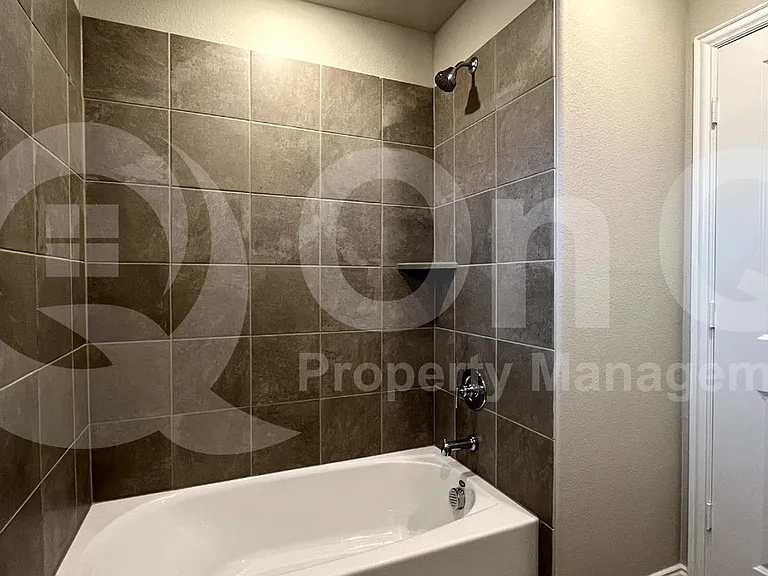 1608 Lannon Ln — Photo 31