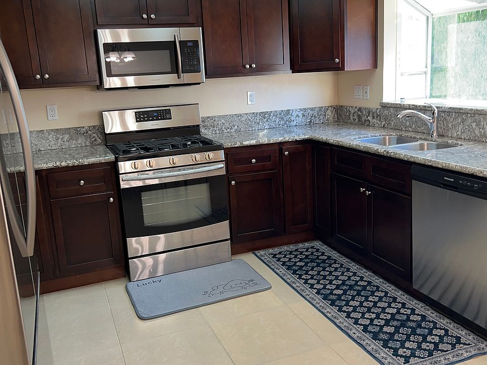 1st image of 626 N Mariposa Ave APT A