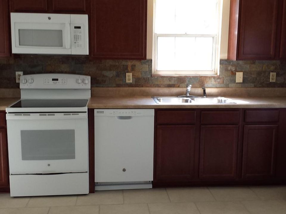 2nd image of 2503 Robinson Dr