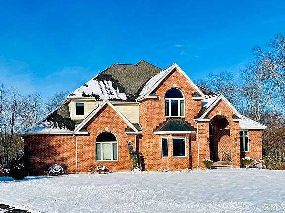 2nd image of 124 Speno Ridge