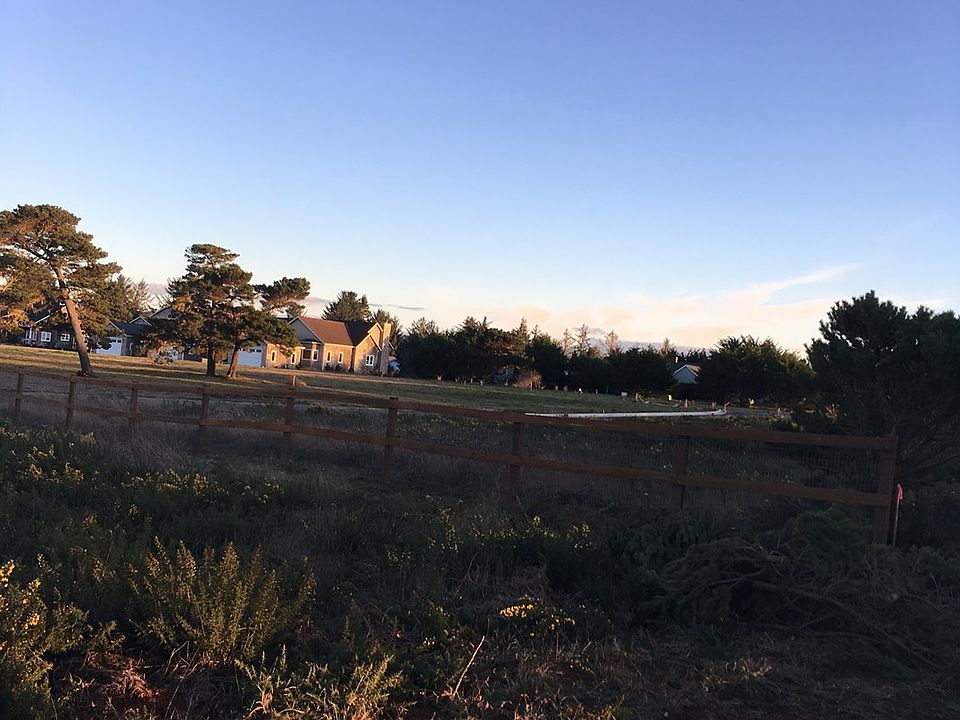 2nd image of 810 Seabird Dr SW