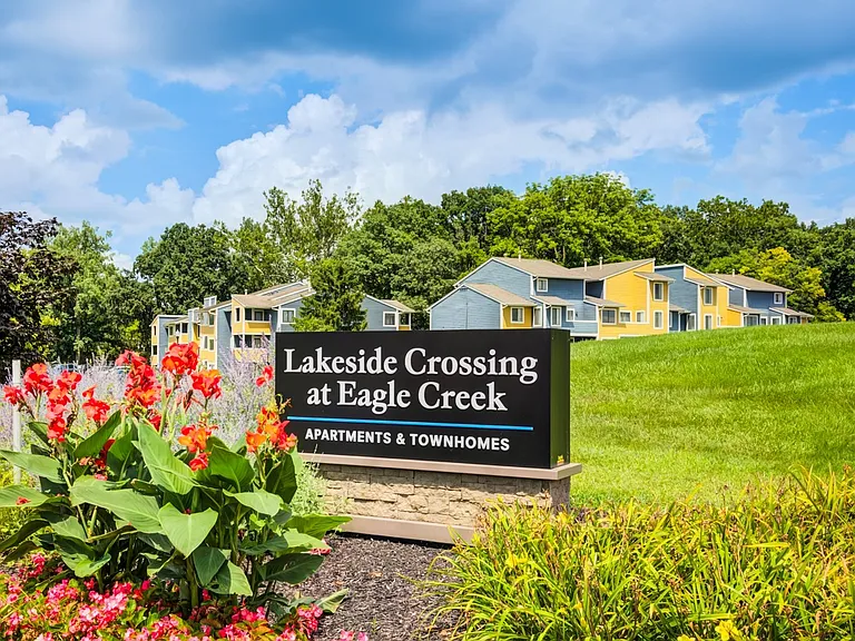 Lakeside Crossing at Eagle Creek Apartments and Townhomes — Photo 24