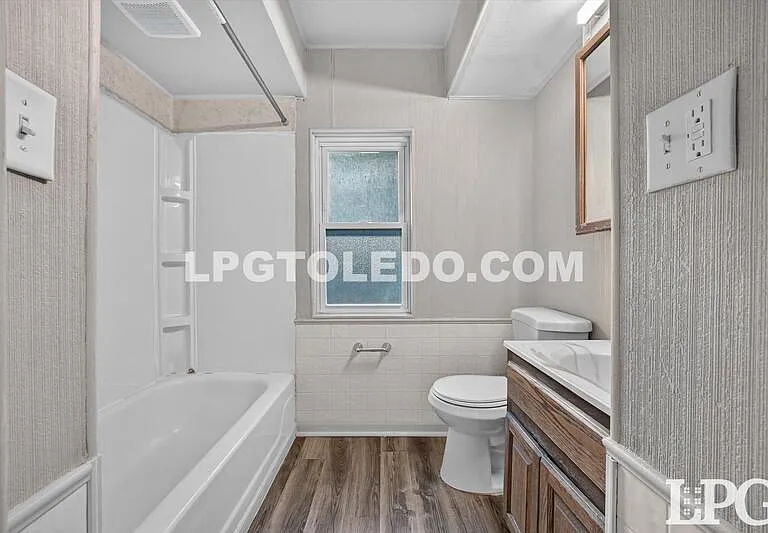 1715 Greenwood Ave — Photo 22