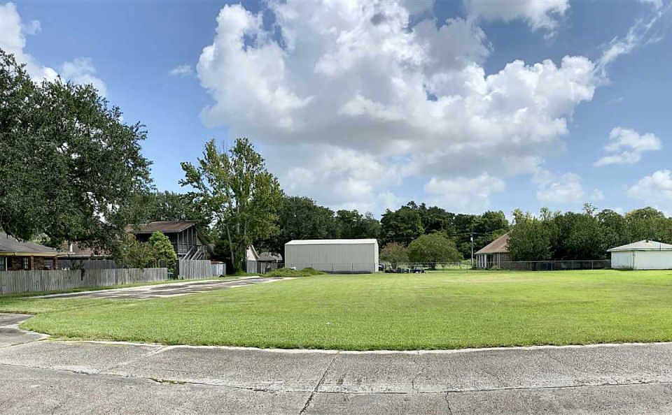 2nd image of 903 Old Natalie Dr