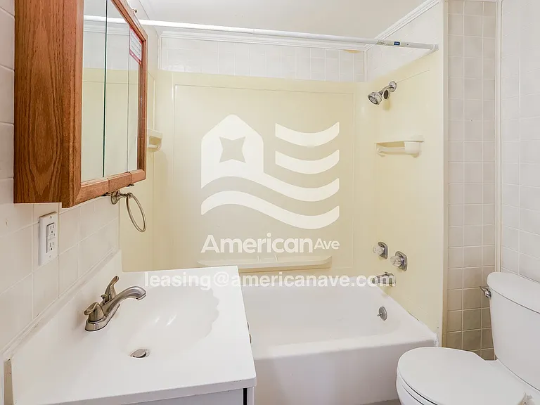 1454024_013_bathroom_14394662.jpg