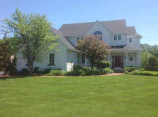 W287N6236 Blackhawk Dr, Hartland, WI 53029