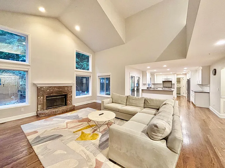 13211 NE 10th Pl — Photo 12