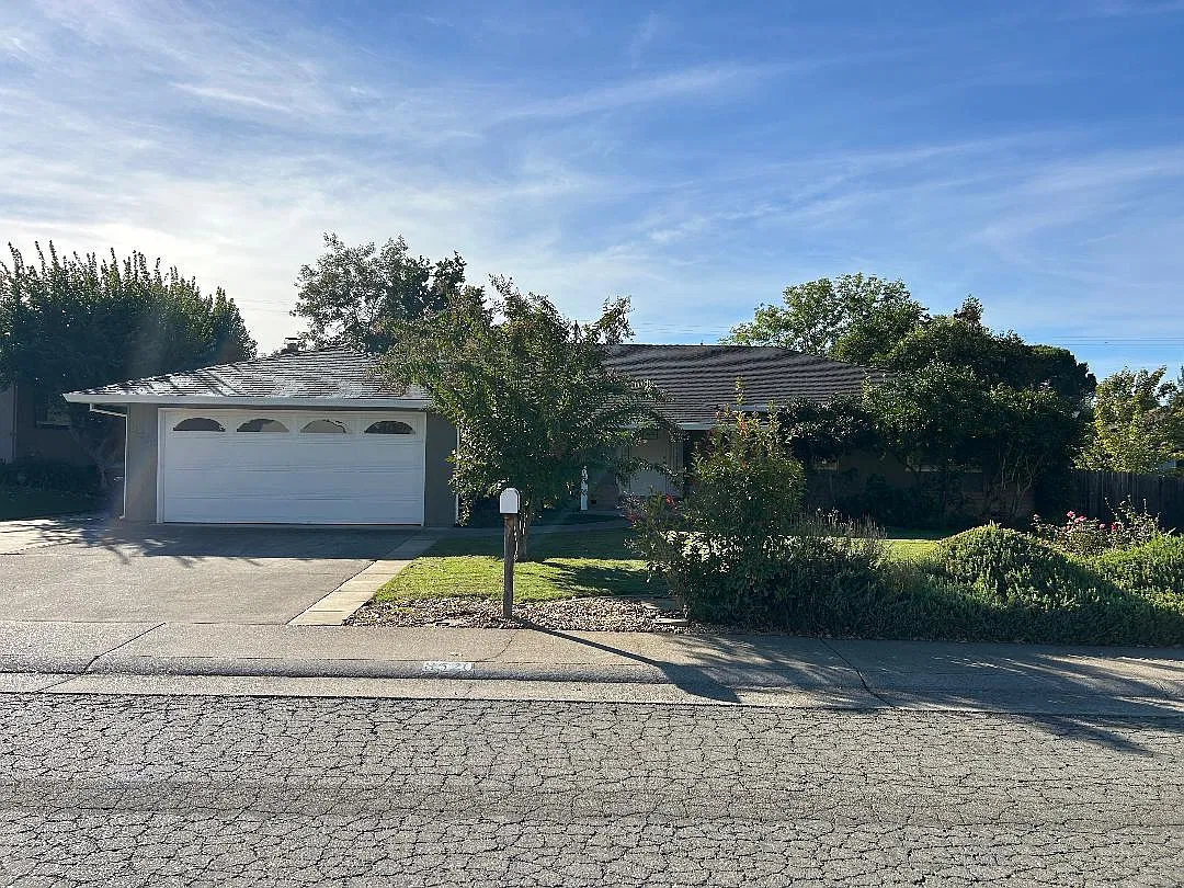 3 bed, 2073 sqft, $3,250 — Photo 2