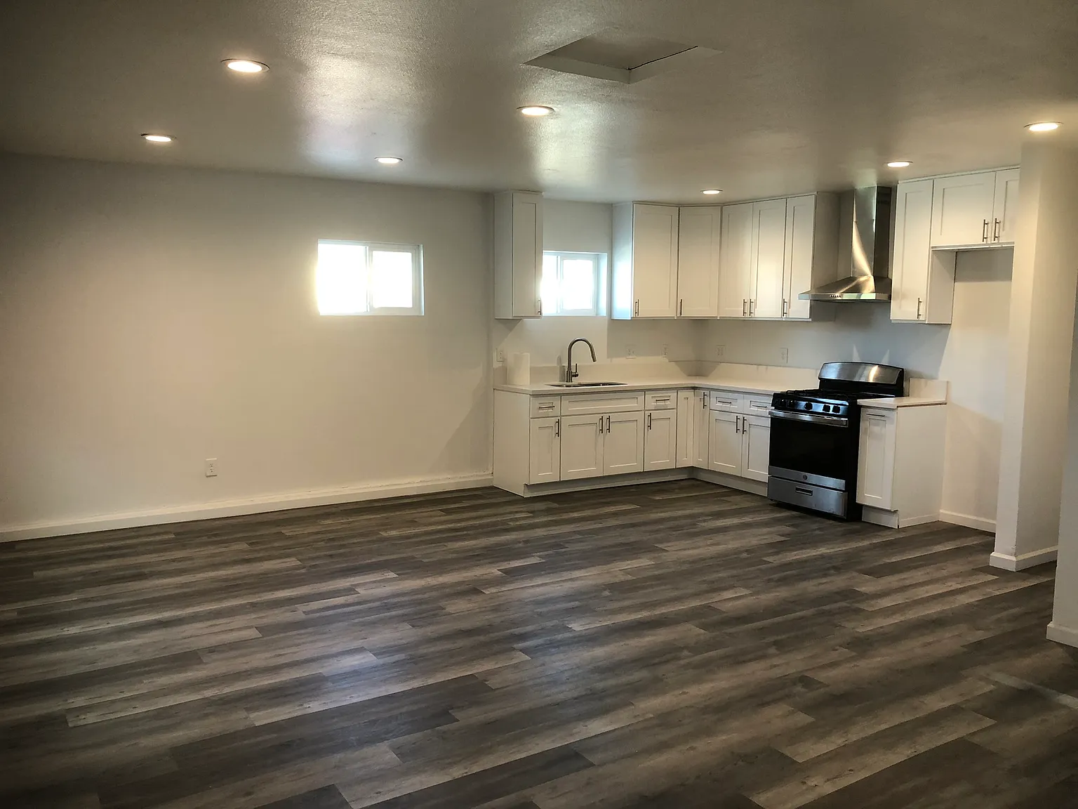 2 bed, 798 sqft, $2,100 — Photo 2