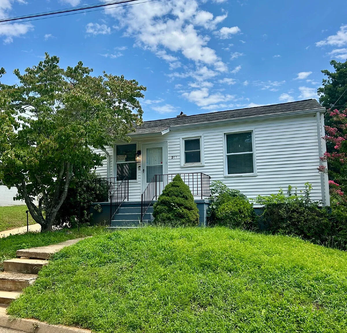 2 bed, 1.0 bath, 726 sqft, $1,150 — Photo 1
