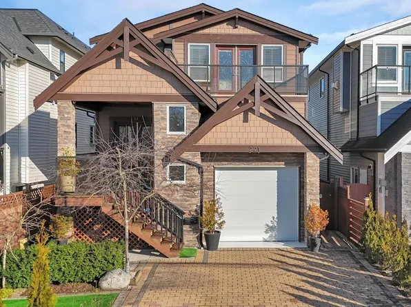 221 Campbell St, New Westminster, BC V3M 5K8