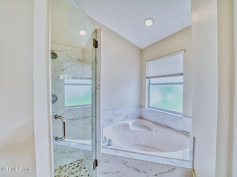 5628 Loma Vista Dr W — Photo 30