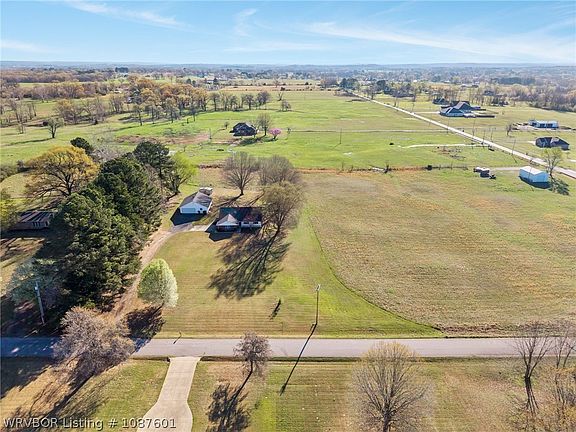 4th image of 2108 N River Rd