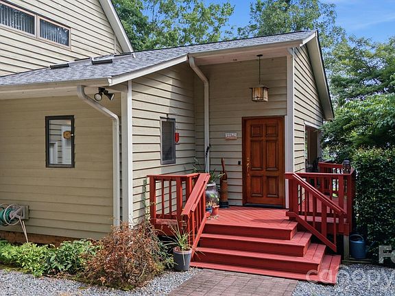 2nd image of 125 Misty Cove Ln