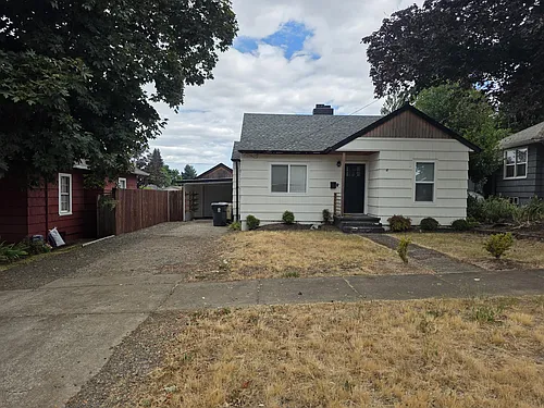 1340 SW Hayter St Photo 1