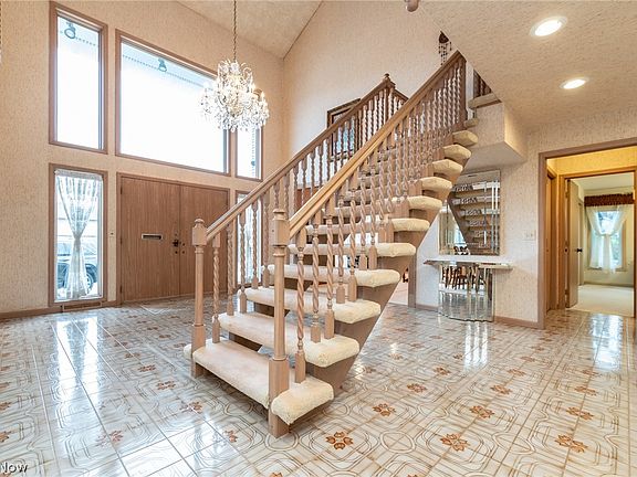 4th image of 25235 Penshurst Dr