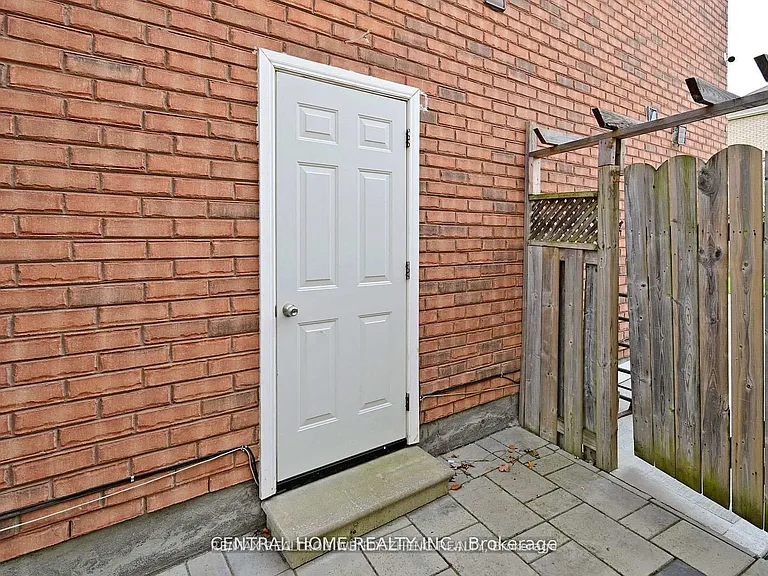 47 Stella Dr #BASEMENT — Photo 3