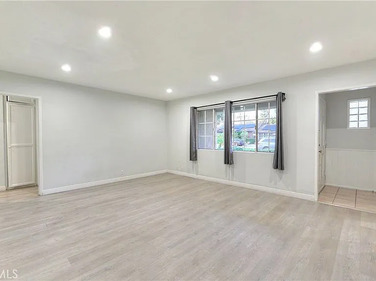 118 W Magna Vista Ave #118 — Photo 2