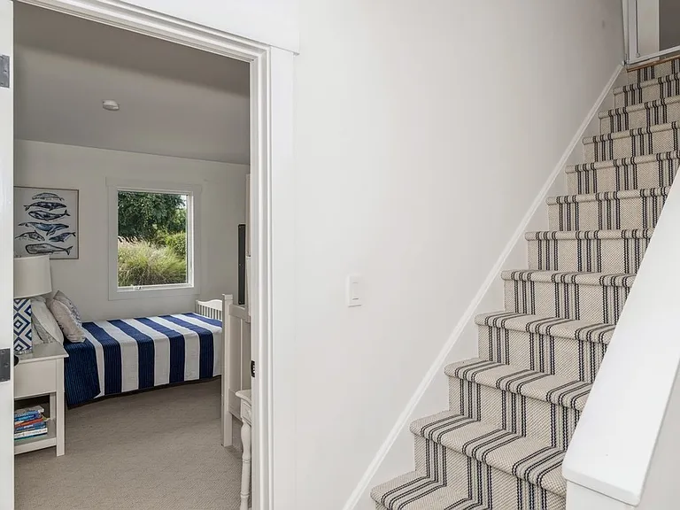 27 Reuter Pl — Photo 4