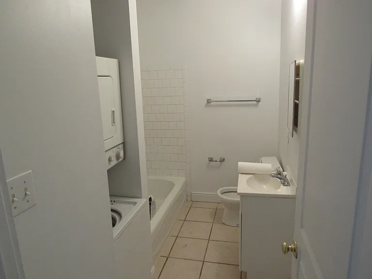 811 Bowe St — Photo 9