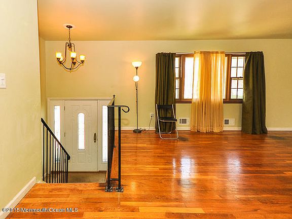 4th image of 1549 Chatham Dr