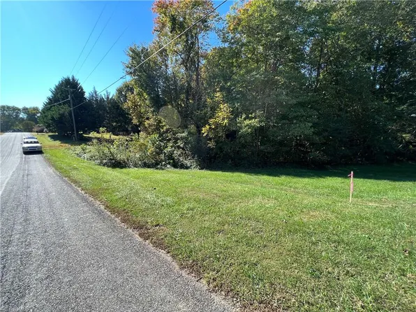 0 Lynnewood Dr #3, Mount Airy, NC 27030