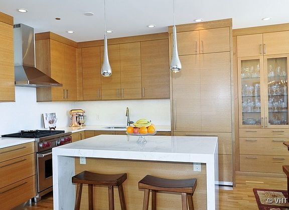 5th image of 200 W Grand Ave #2106