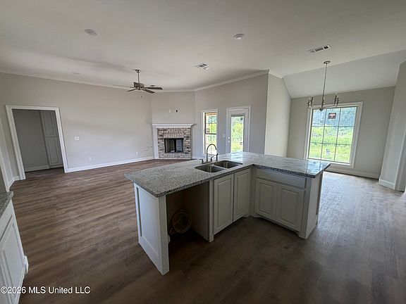 3rd image of 146 Madisonville Dr