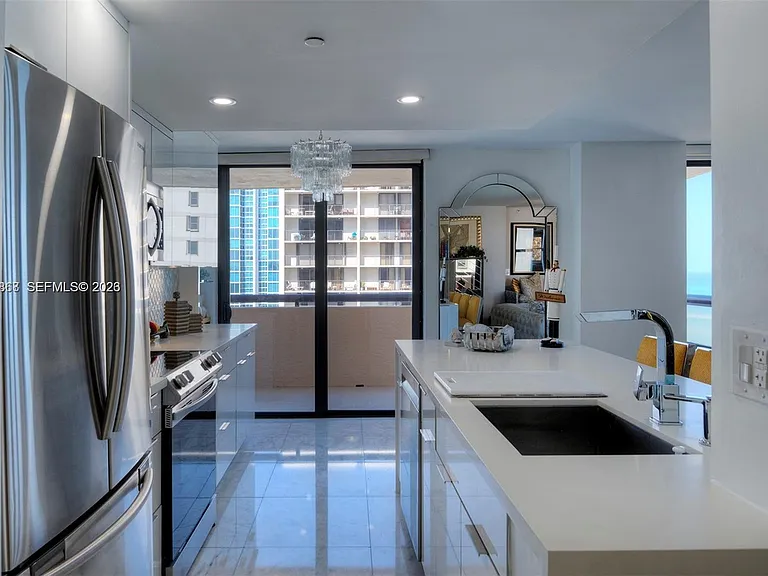 2555 Collins Ave #1400 — Photo 11