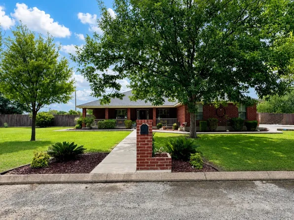 104 S Broadview St, Del Rio, TX 78840